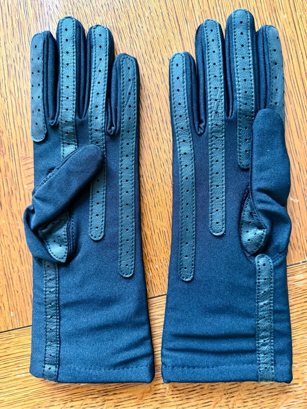 NIB Isotoner Knit-Lined Stretch Classics Gloves Black One Size A24813BLK1SZ - Picture 3 of 5